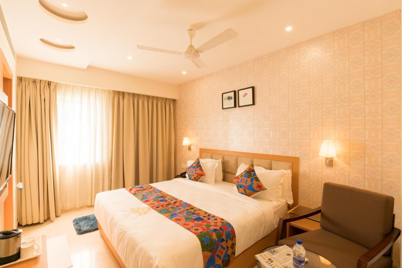 Kvr Capitol Suites Vijayawada Bagian luar foto