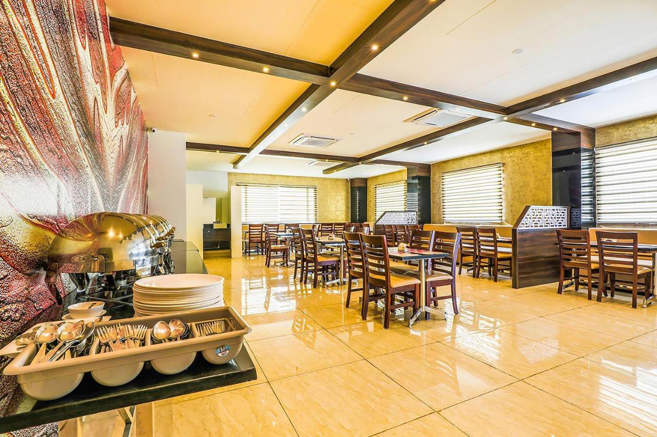 Kvr Capitol Suites Vijayawada Bagian luar foto