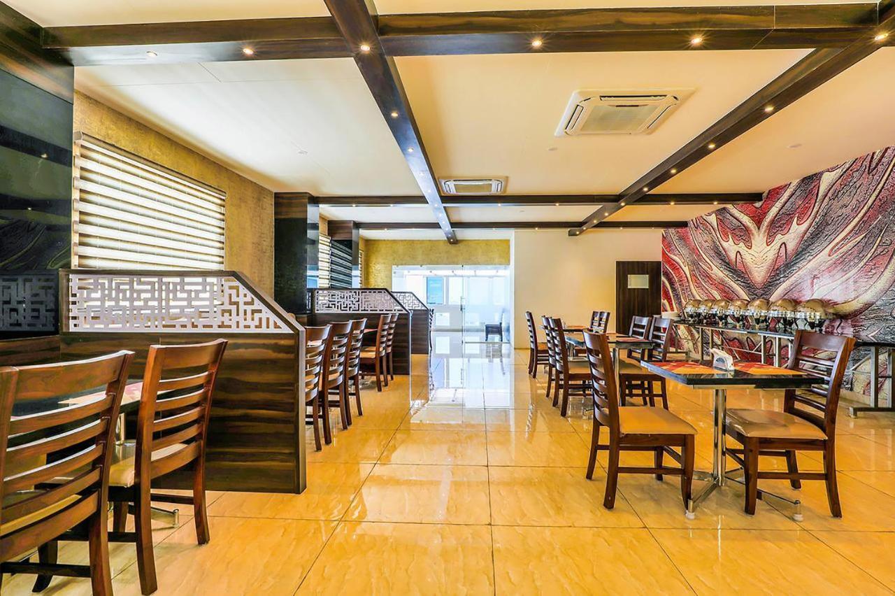 Kvr Capitol Suites Vijayawada Bagian luar foto