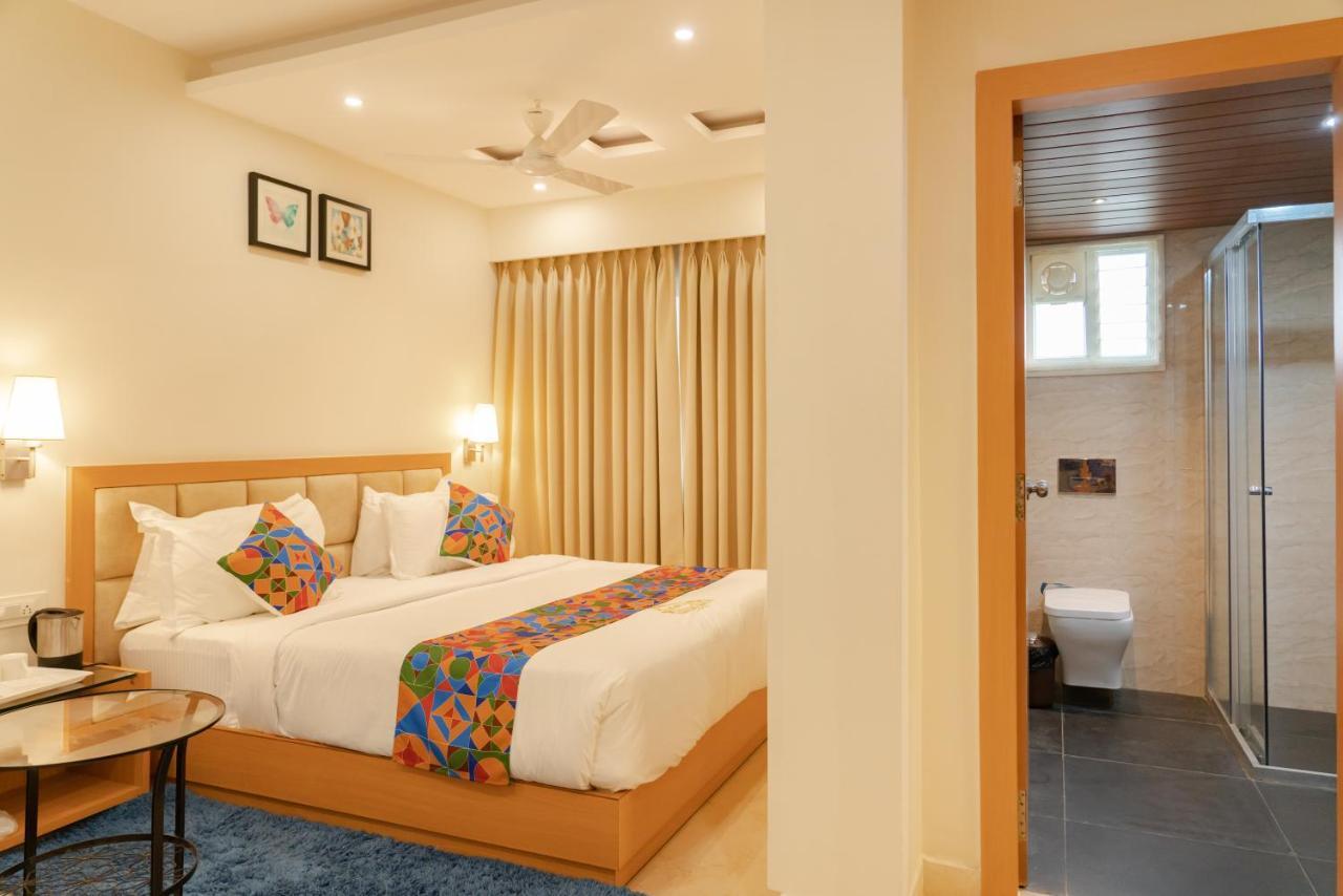 Kvr Capitol Suites Vijayawada Bagian luar foto