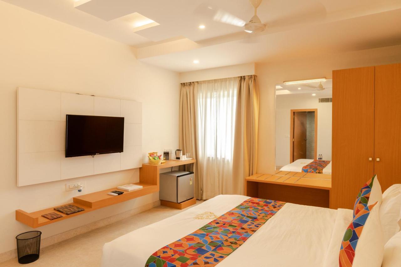 Kvr Capitol Suites Vijayawada Bagian luar foto