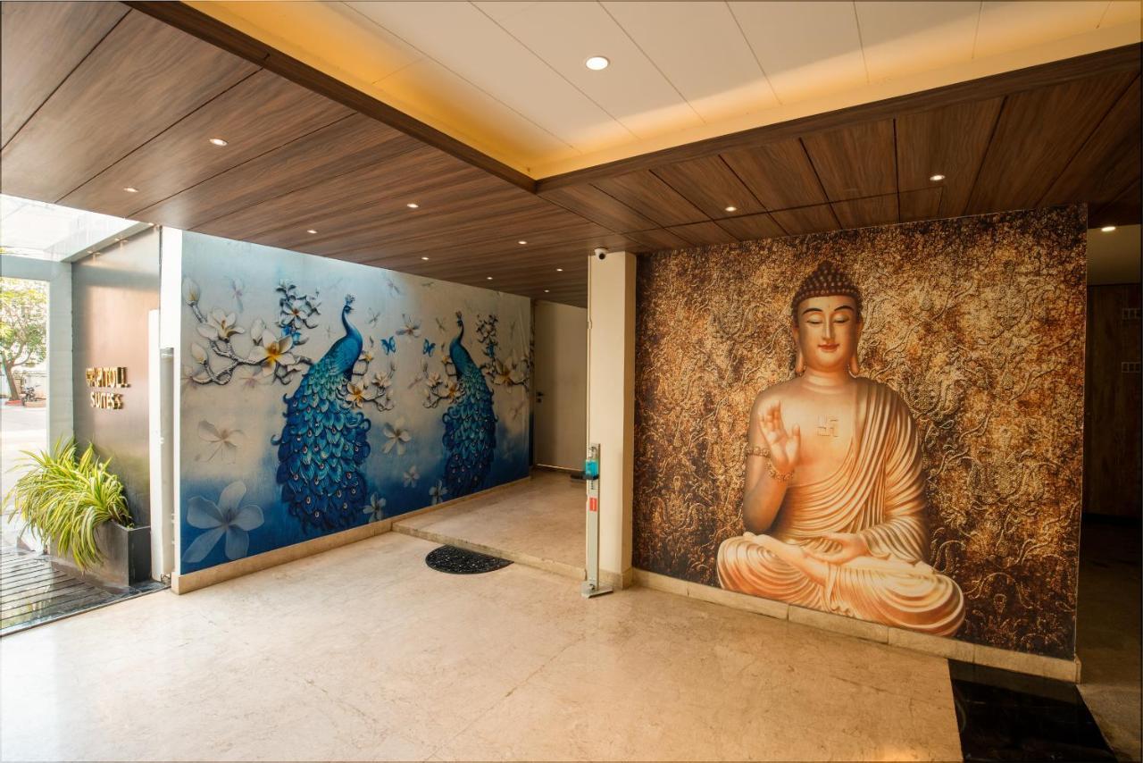 Kvr Capitol Suites Vijayawada Bagian luar foto