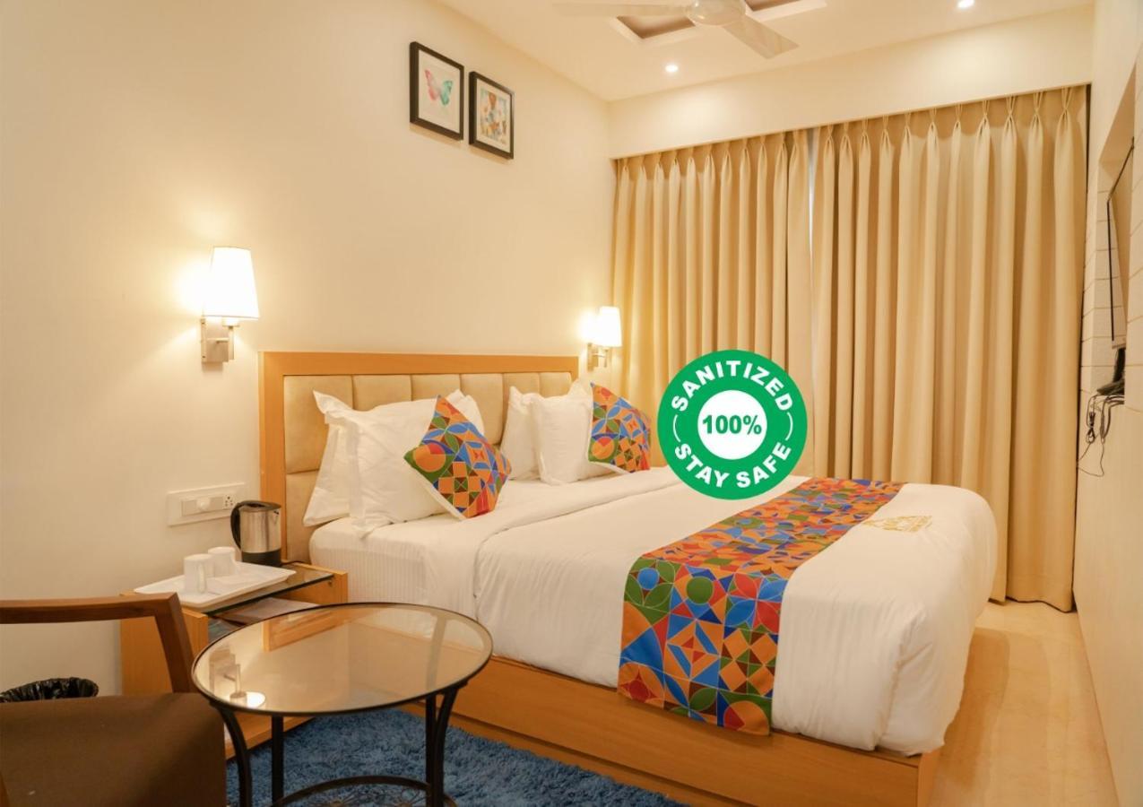 Kvr Capitol Suites Vijayawada Bagian luar foto